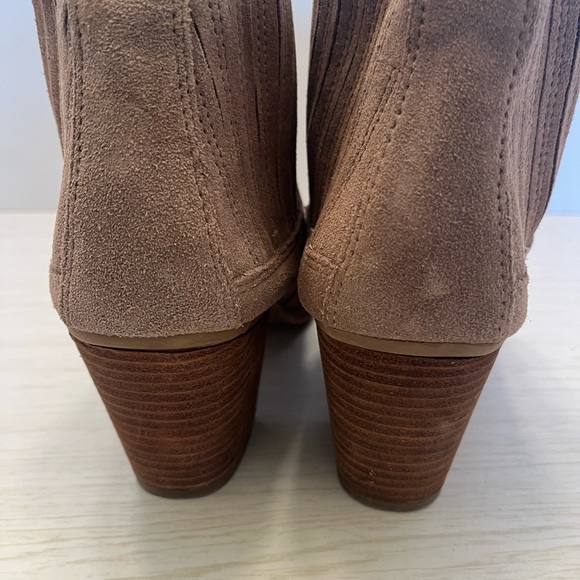 Dolce Vita Ankle Boot Bootie Size 8 Taupe Beige Suede Slip On Mid Heel 2.5. - Picture 12 of 14